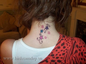 7-hinh-xam-de-thuong-Small-star-tattoo-on-neck