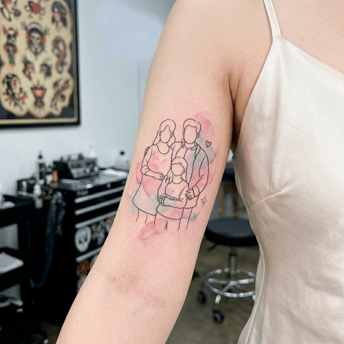 hình xăm gia đình 3 người dắt tay line art