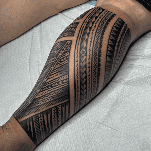 hinh-xam-maori-bap-chan_17