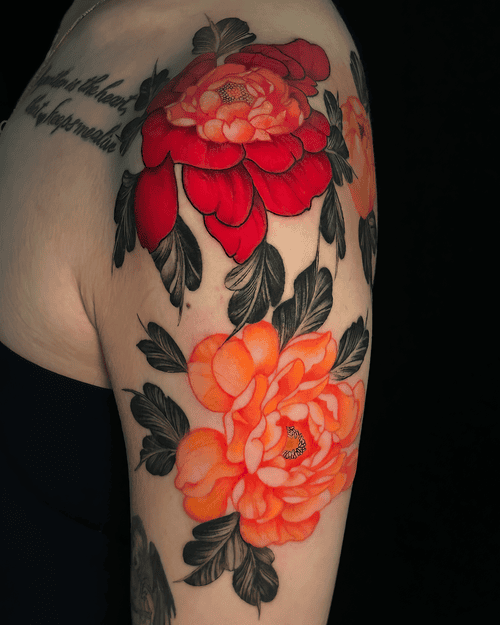 Hình Xăm Hoa Mẫu Đơn Màu Vàng - Tỏa sáng như ánh mặt trời.