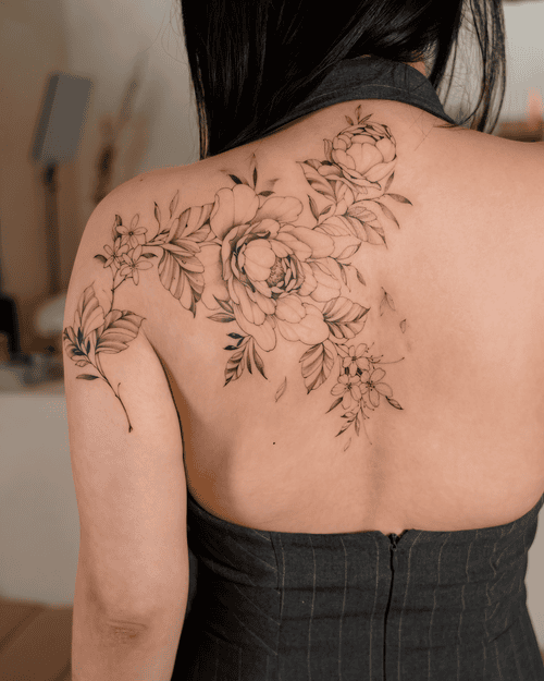 Hình Xăm Hoa Mẫu Đơn Trên Lưng - Vị trí lý tưởng cho tác phẩm lớn.