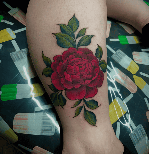 Hình Xăm Hoa Mẫu Đơn Ở Bắp Chân Cho Nữ - Tạo điểm nhấn duyên dáng.