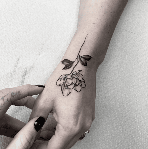 Hình Xăm Hoa Mẫu Đơn Mini - Nhỏ nhắn nhưng đầy ý nghĩa.