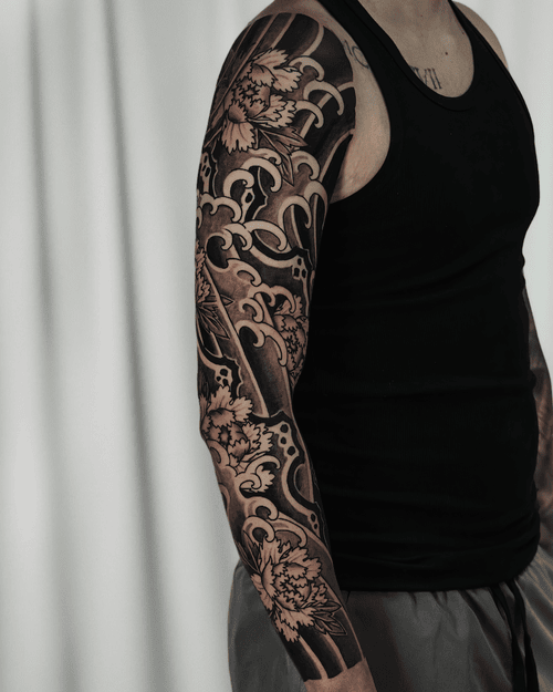 Hình Xăm Hoa Mẫu Đơn Cho Nam Trắng Đen - Vẻ đẹp cổ điển và bền vững.