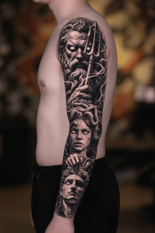 hinh_xam_medusa_va_chien_binh