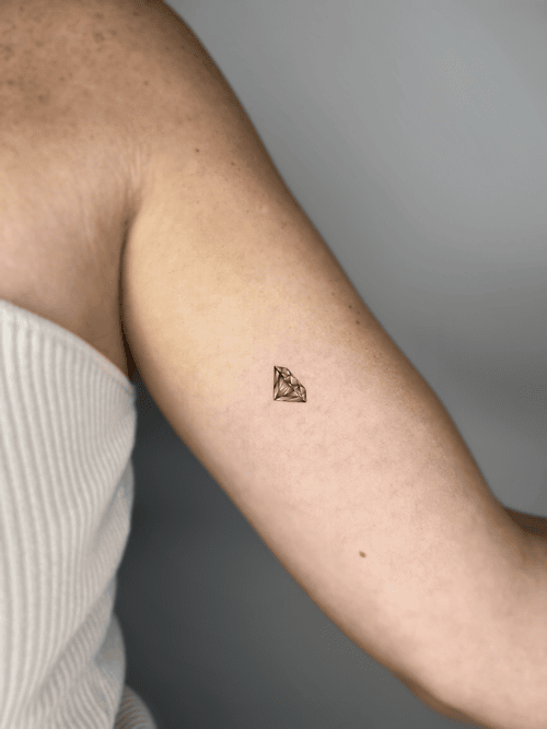 hinh-xam-kim-cuong-o-tay_1