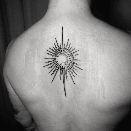 hinh-xam-mat-troi-cho-nam_10