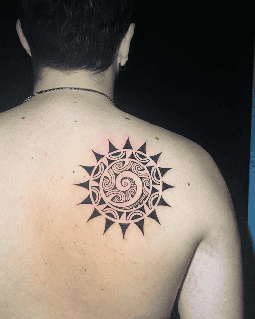 hinh-xam-mat-troi-cho-nam_3