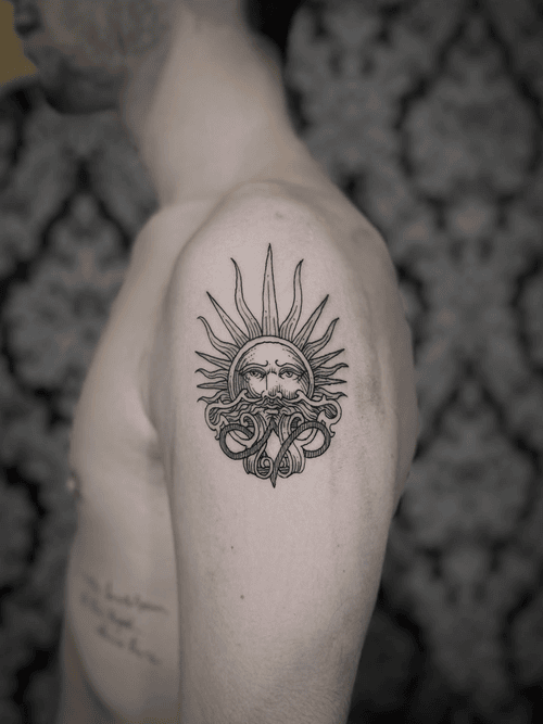 hinh-xam-mat-troi-cho-nam_4