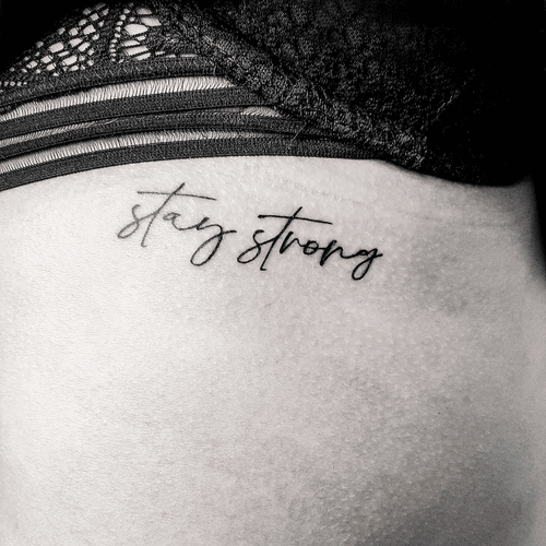 Xăm hình câu châm ngôn ở đùi cho nữ mini - 