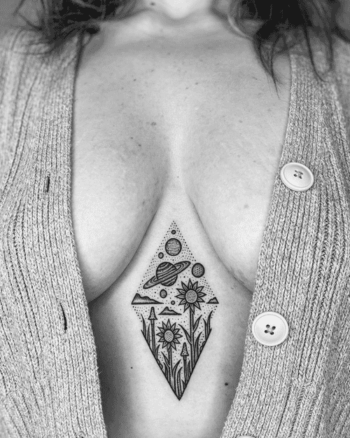 Xăm hình geometric diamond ở ngực cho nữ mini: Kim cương hình học tượng trưng cho sự bền vững, quý giá