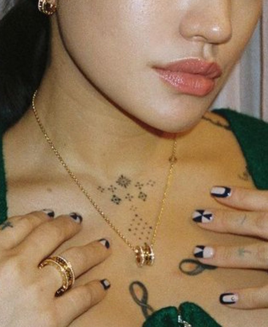 hinh-xam-o-nguc_cho-nu-mini_29