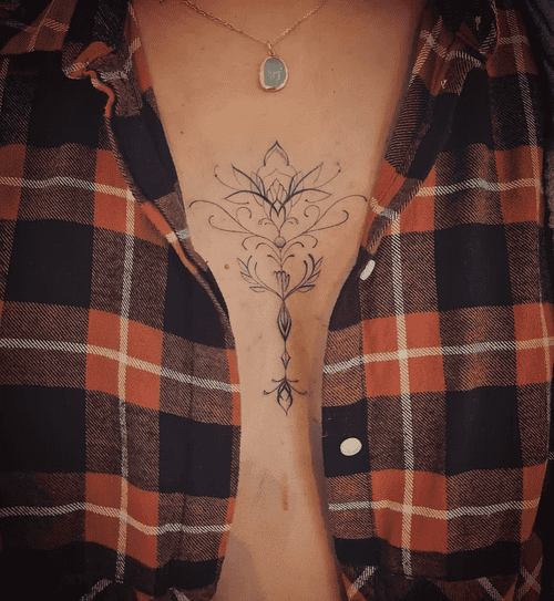 Xăm hình mandala ở ngực cho nữ mini đẹp: Tượng trưng cho sự cân bằng và hài hòa