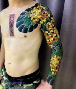 Hình xăm hoa cúc Nhật cổ: Biểu tượng may mắn và bình an