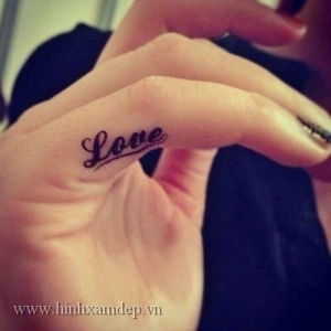 43-hinh-xam-de-thuong-Small-love-tattoo