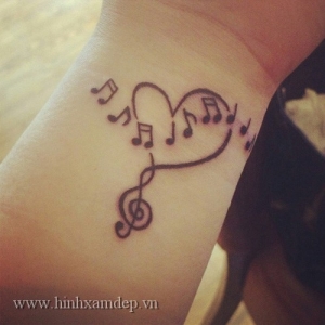 44-hinh-xam-de-thuong-Small-music-notes-tattoo