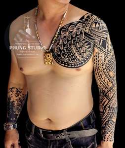 Hình xăm maori full kín cánh tay nam