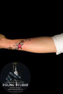 Hình xăm ngôi sao ở cổ tay