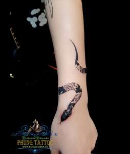 hình xăm con rắn mini dành cho nữ đẹp