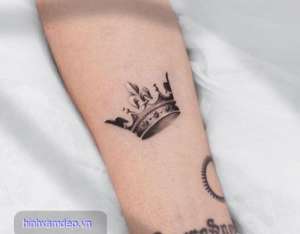 Gợi Ý Mẫu Hình Xăm Mini May Mắn 2025 Phù Hợp Cho Nam