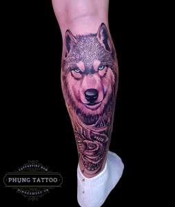 Hình xăm sói ở bắp chân