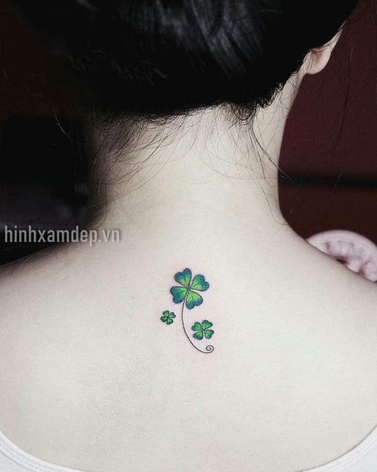 Hình xăm cỏ 3, 4 lá may mắn: Mẫu Tattoo phong thủy thu hút tài lộc