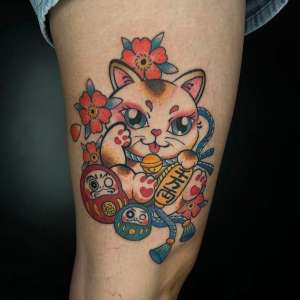 Hình Xăm Mèo Thần Tài và Daruma: Sự Kết Hợp Độc Đáo Giữa May Mắn và Ý Chí
