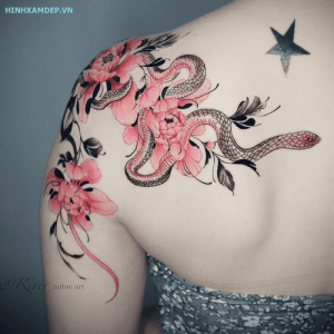 Hình Xăm Rắn và Hoa Mẫu Đơn - Biểu Tượng Quyền Lực và Vẻ Đẹp Kiêu Sa