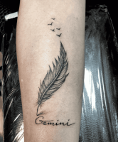 Hình Xăm Lông Vũ: Ý Nghĩa, 100+ Mẫu Đẹp và Bảng Giá Chi Tiết 2025